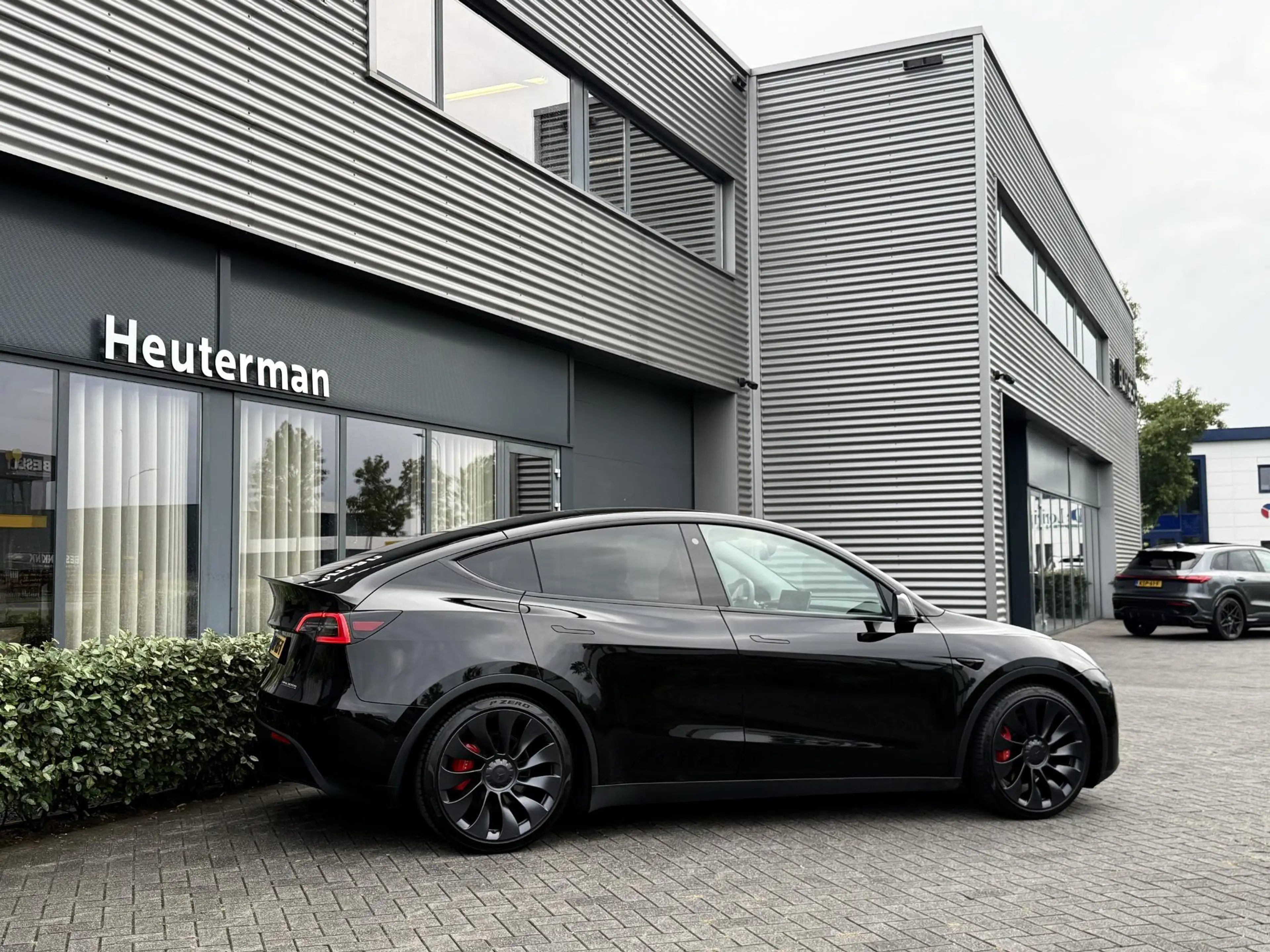 Tesla Model Y Performance AWD/Pano/Autopilot — photo 13