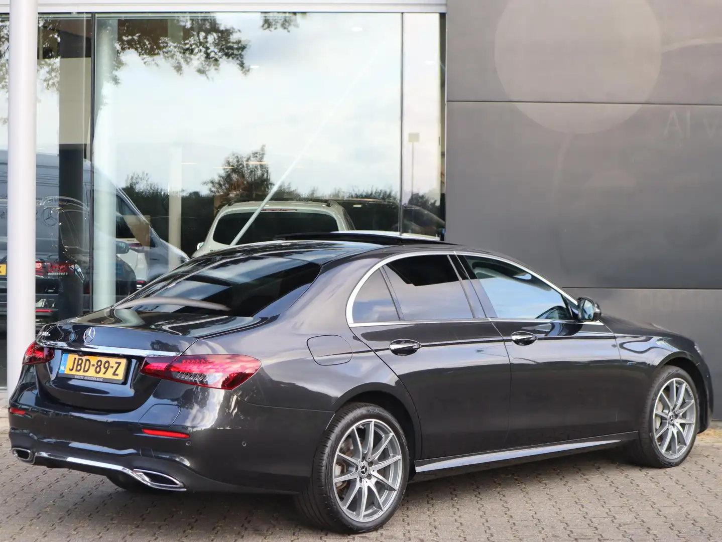 Mercedes-Benz E 300 e AMG line Gris - 2