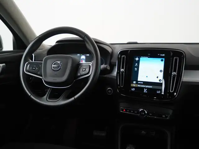 Volvo XC40 view 7