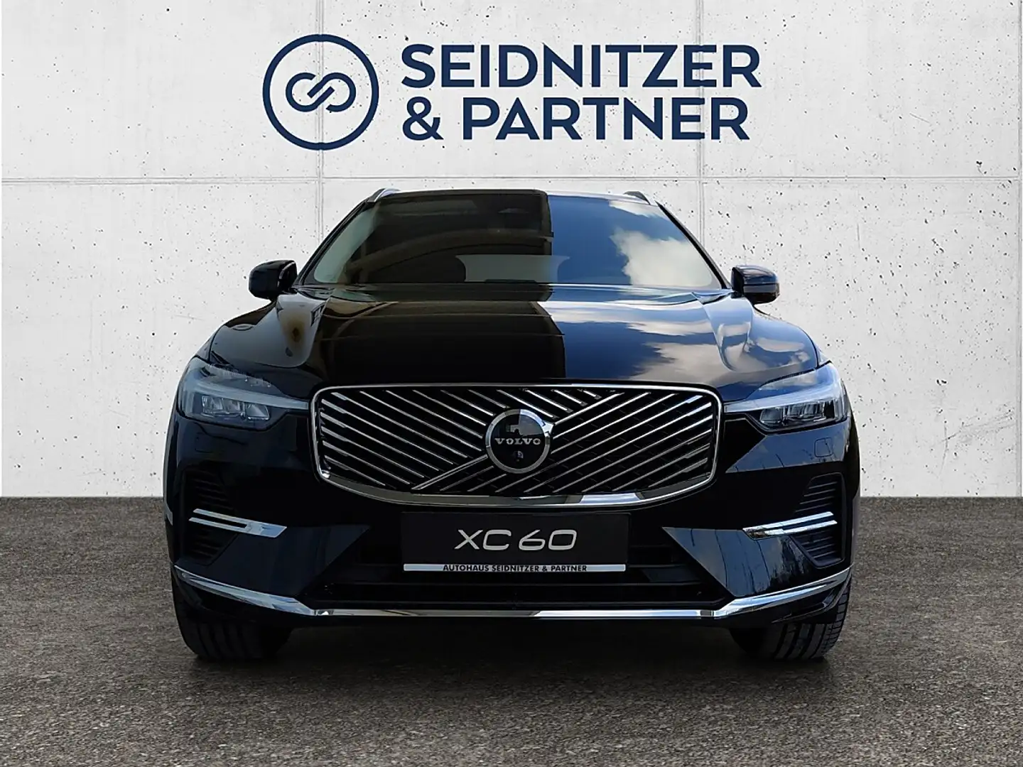 Volvo XC60 T6 AWD PHEV 18,8kWh Plus Bright Aut. Schwarz - 2