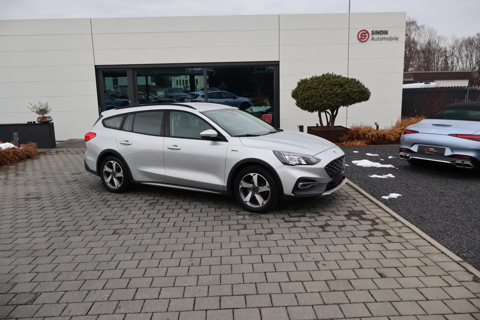 Ford Focus Turnier 1.5 EcoBlue Active Navi-Kam-LED Schwarz - 2