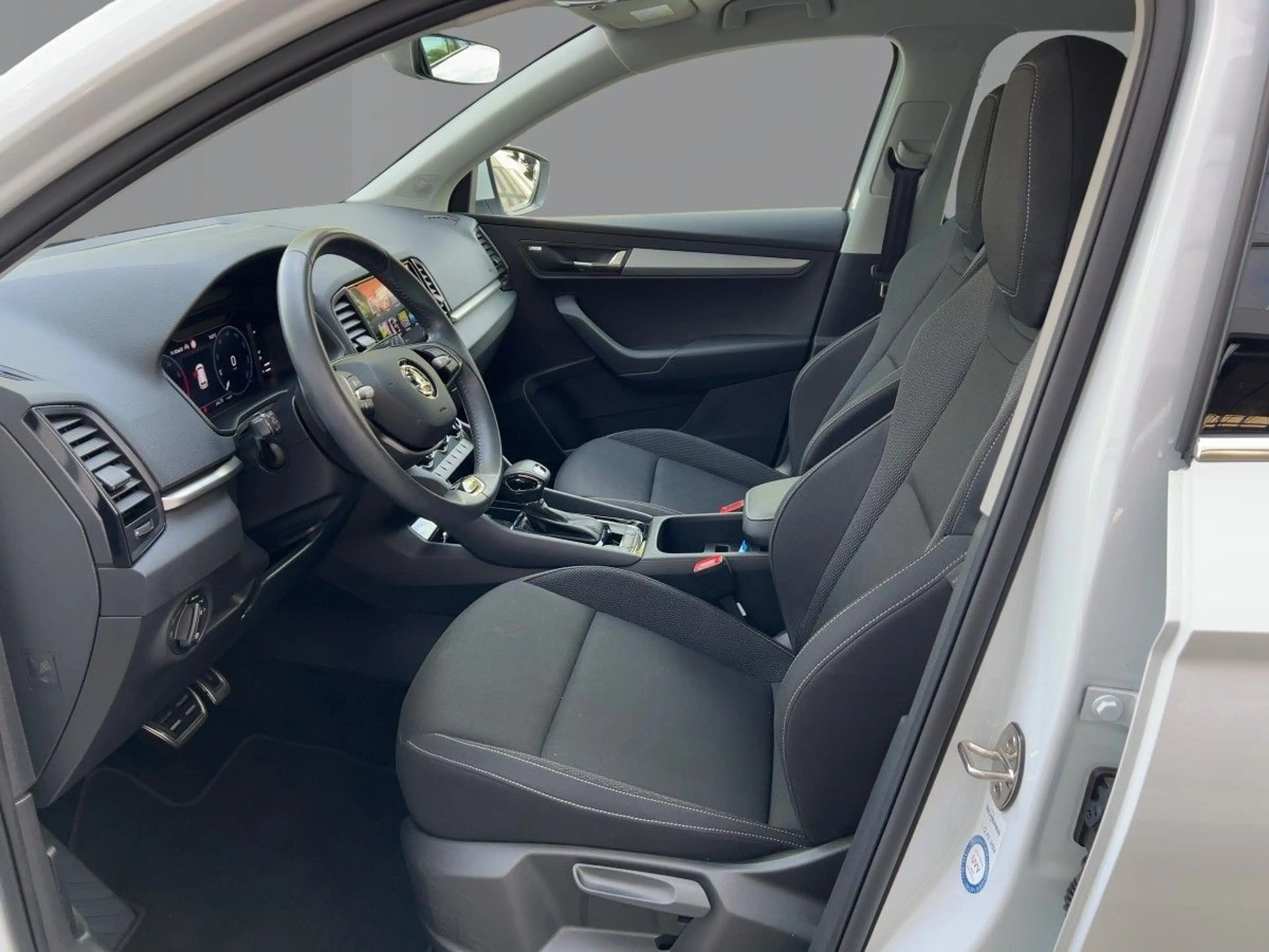 Skoda Karoq Selection 1.5 TSI DSG Navi Rückfahrkamera — photo 6