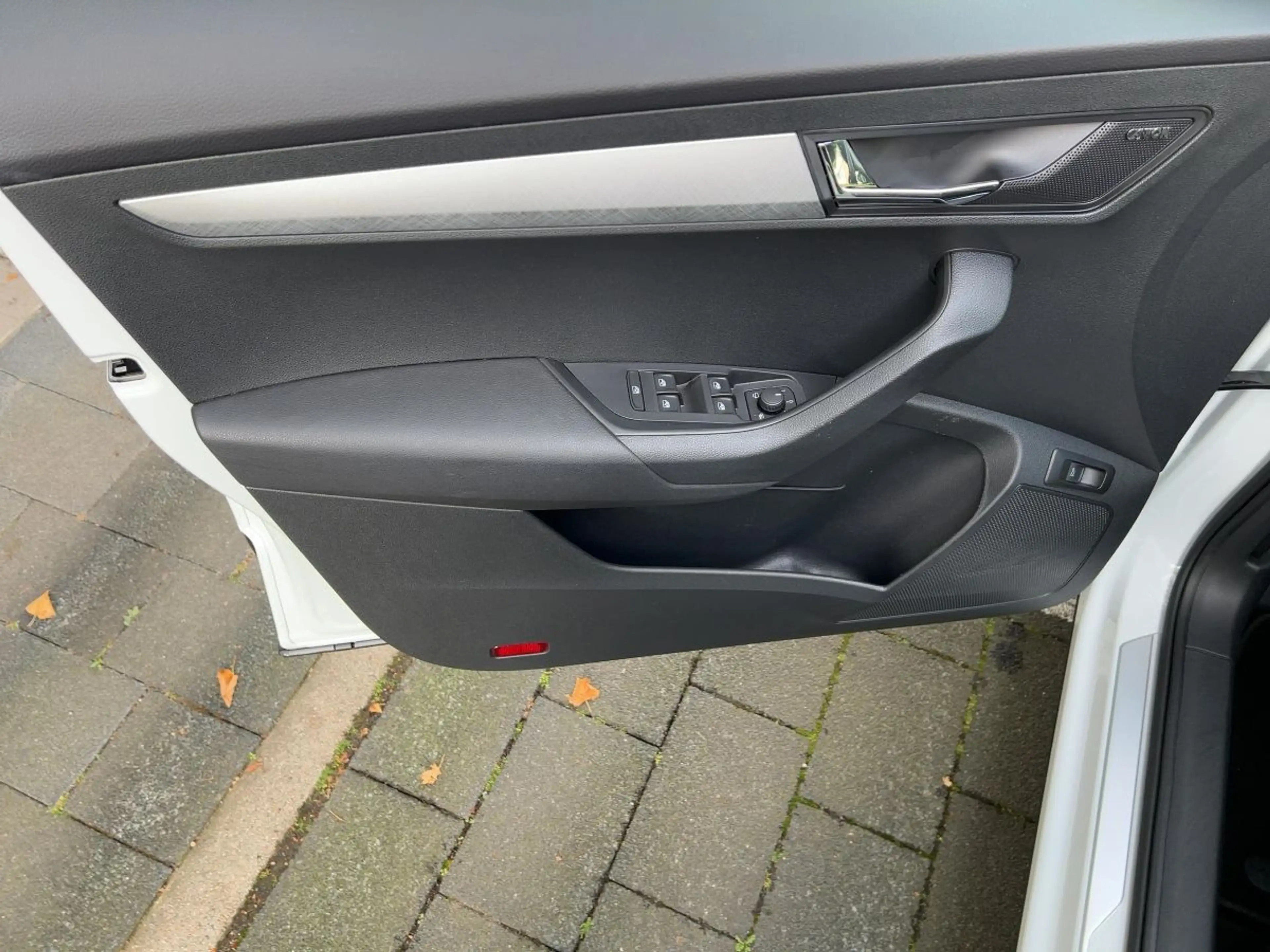 Skoda Karoq Selection 1.5 TSI DSG Navi Rückfahrkamera — photo 13
