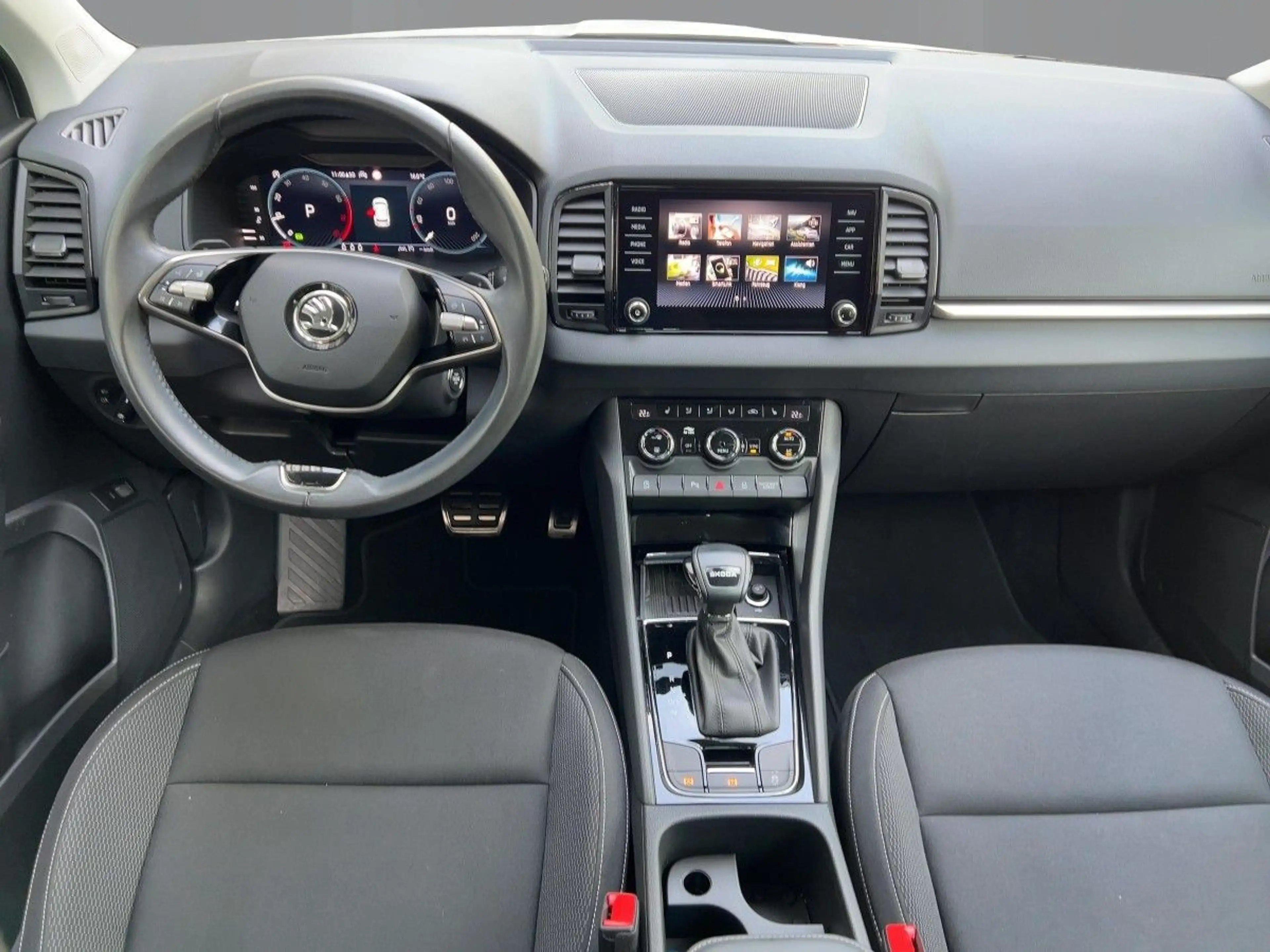 Skoda Karoq Selection 1.5 TSI DSG Navi Rückfahrkamera — photo 8