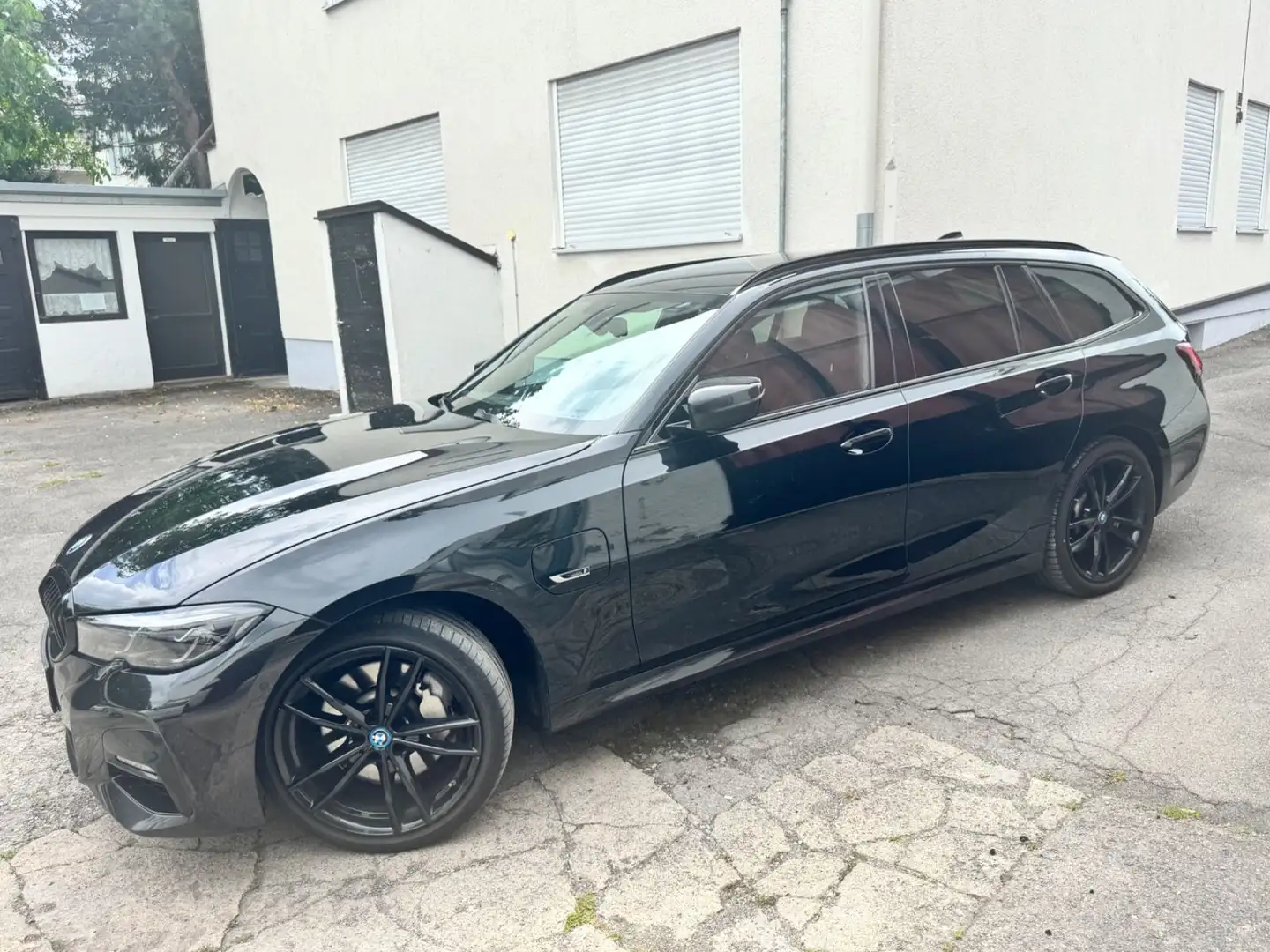BMW 330 e xDrive M Sport - Laserlicht - Schwarz - 2