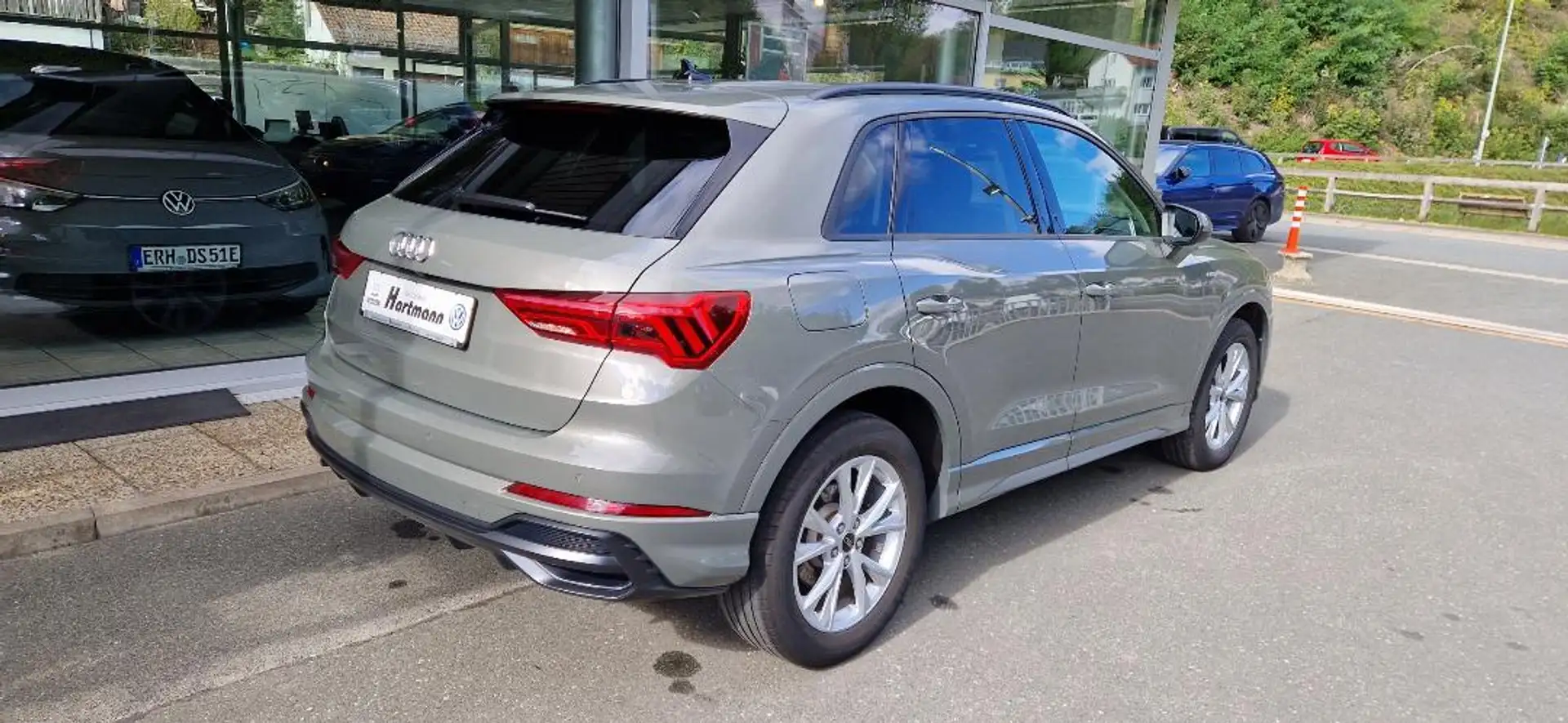 Audi Q3 S line 35TFSI AHK RFK LED el. Kofferraum Navi Klima Sitzh Grau - 2