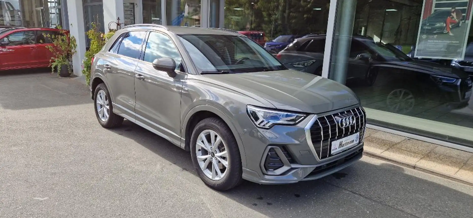 Audi Q3 S line 35TFSI AHK RFK LED el. Kofferraum Navi Klima Sitzh Grau - 1