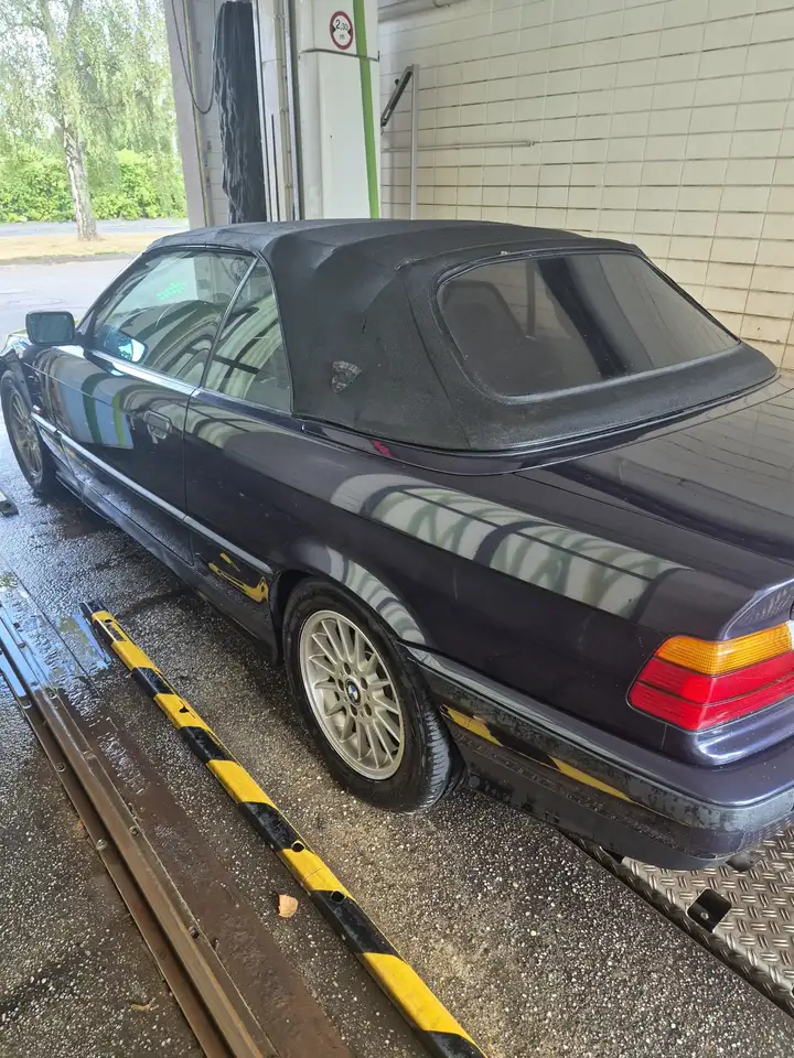 BMW 318i Design-Edition, foto 1