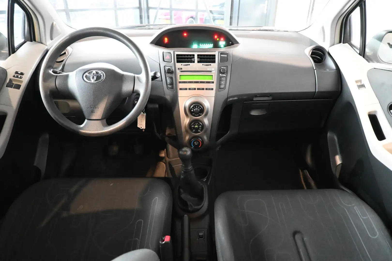 Toyota Yaris 1.0 VVTi Cool Airco Elektrisch pakket 135dkm Inrui Grijs - 2