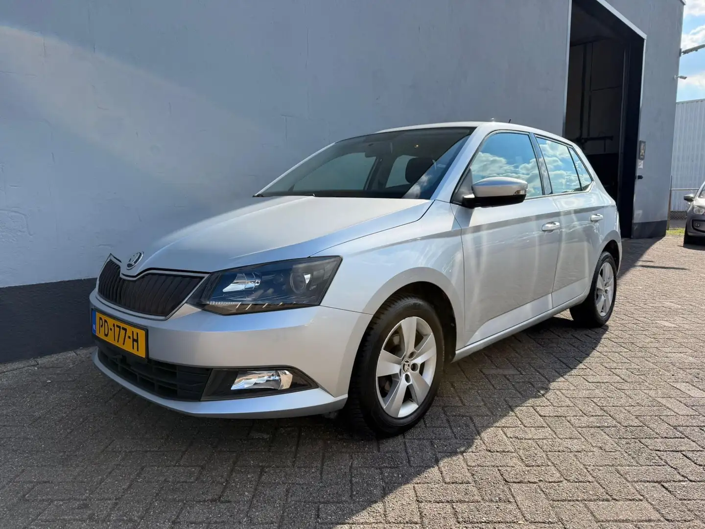 Skoda Fabia 1.2 TSI Ambition Business Grau - 1