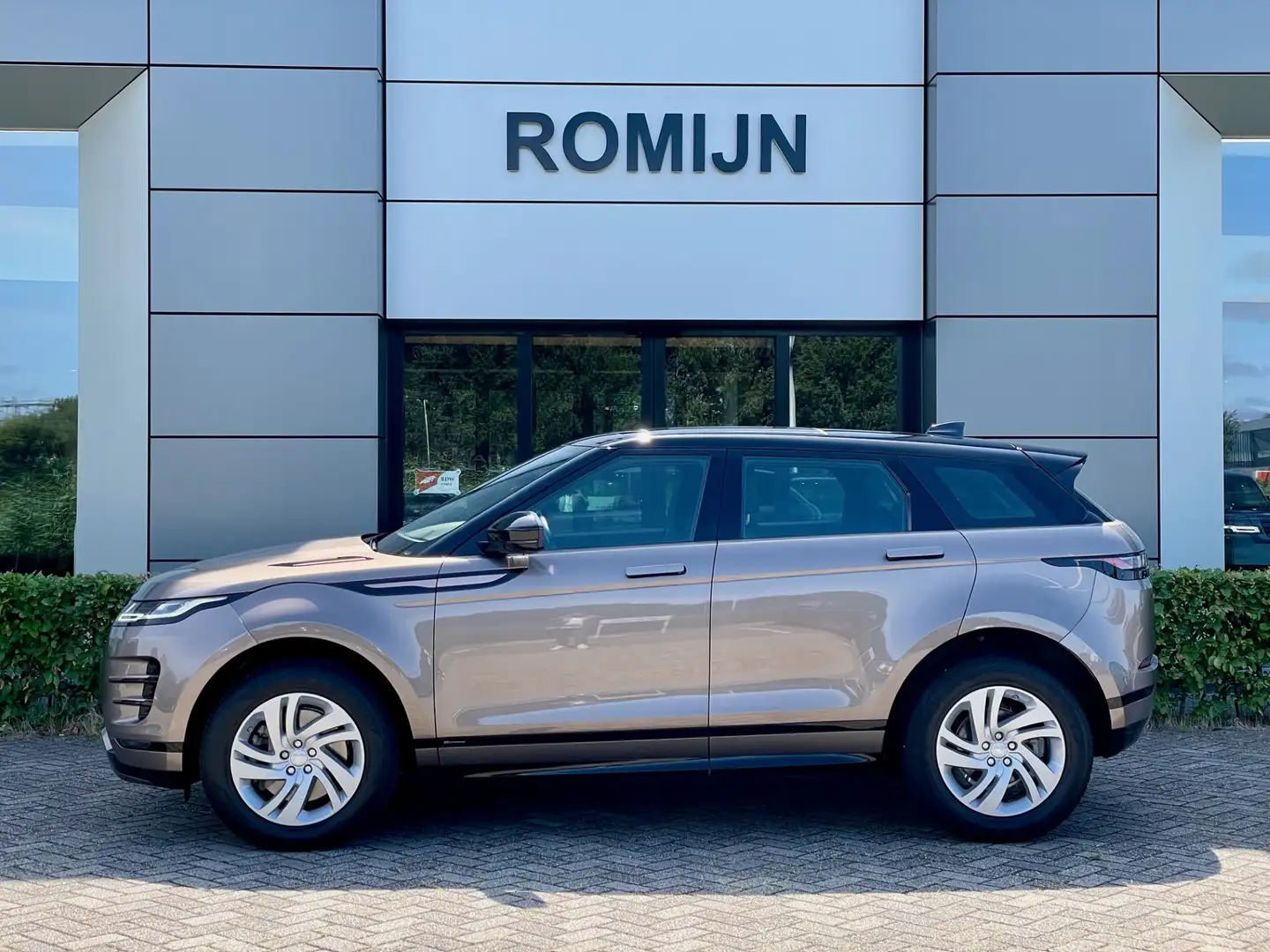 Land Rover Range Rover Evoque 2.0 P200 AWD R-Dynamic S Panoramadak Bruin - 2