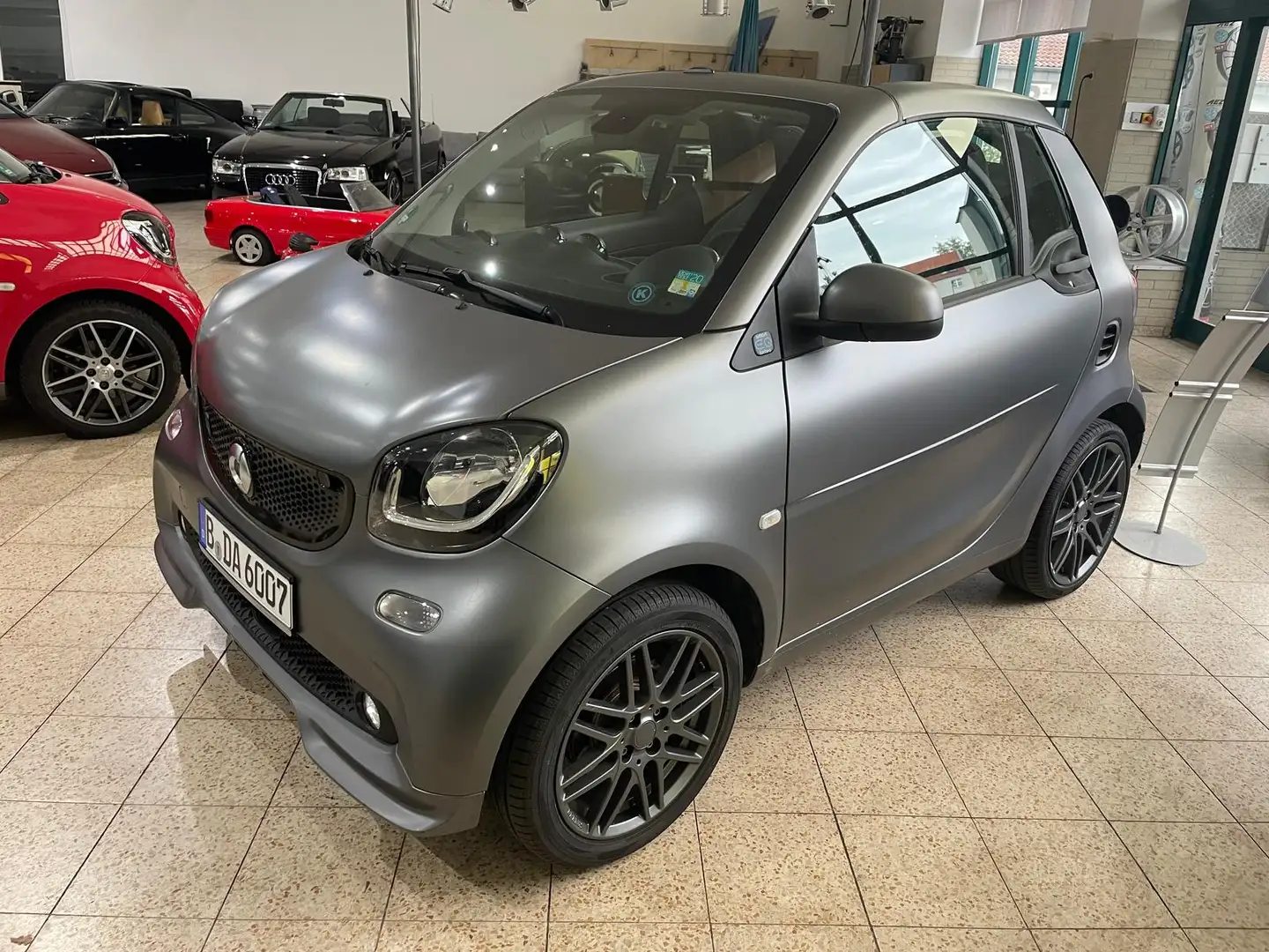 smart forTwo EQ cabrio Brabus Style Grau - 1