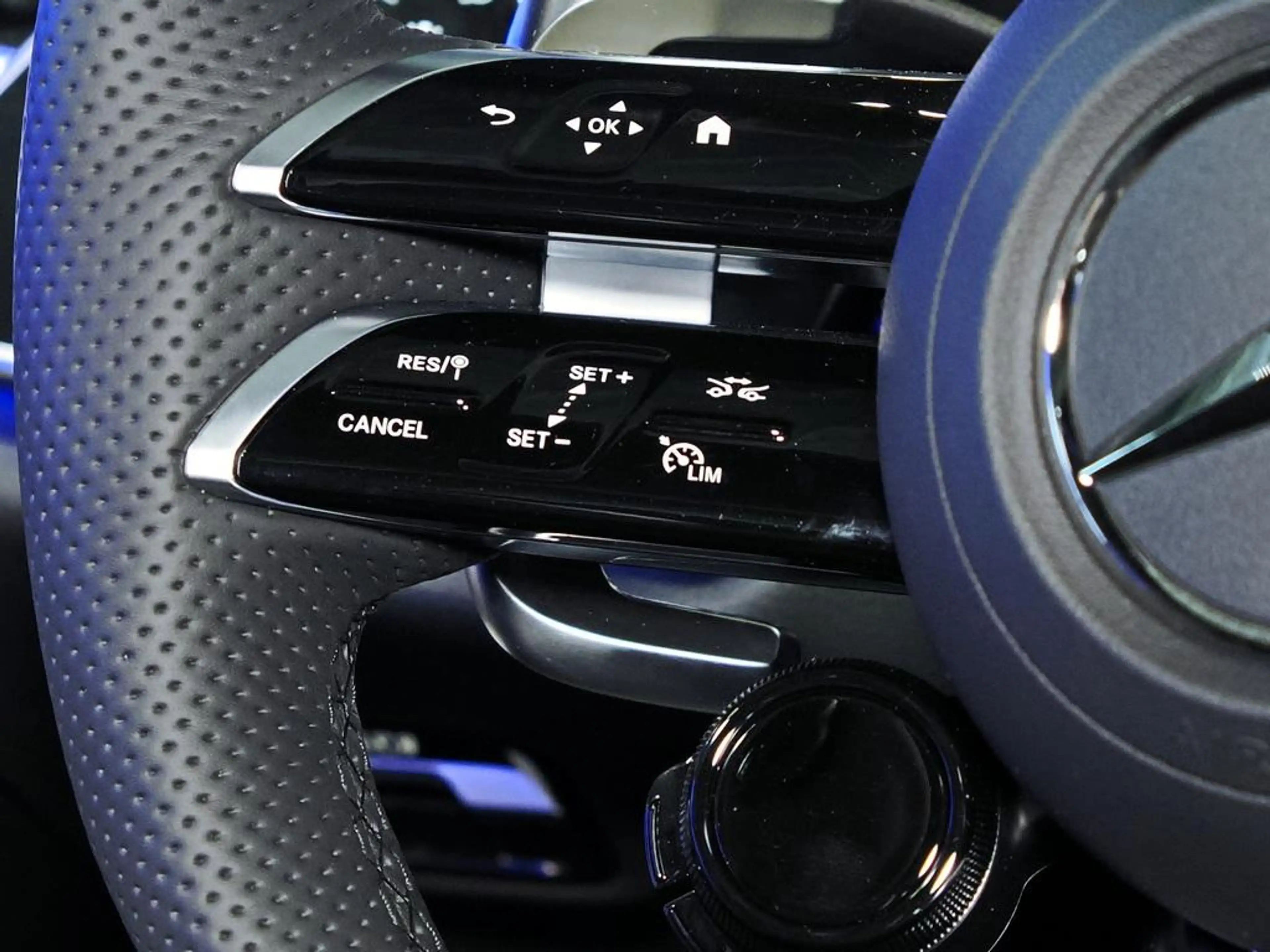Mercedes-Benz E 53 AMG HYB. 4M+ NIGHT II PANO SUPERSCREEN HUD — photo 10