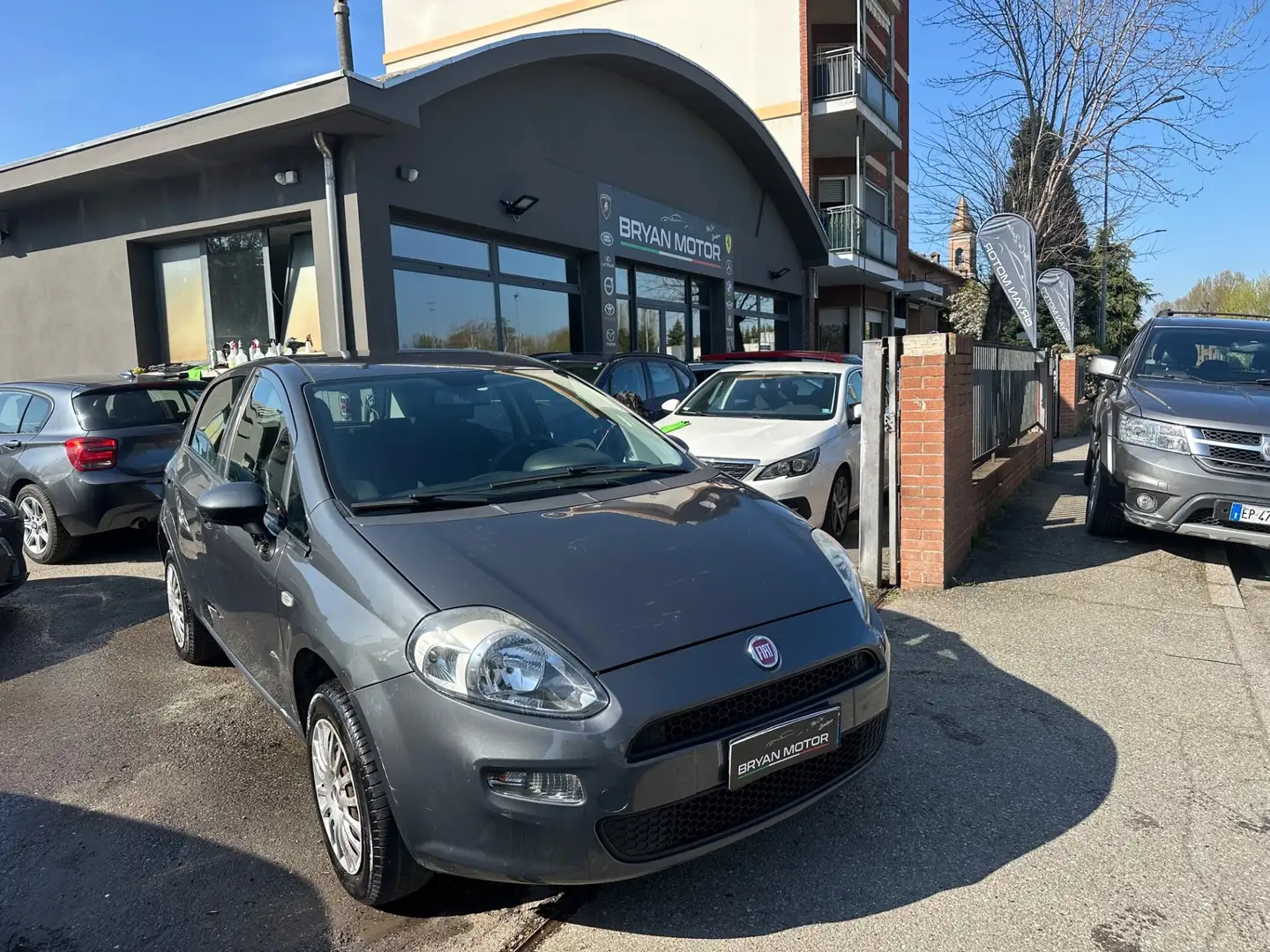 Fiat Punto 1.4 8V 5 porte Natural Power Street Grigio - 1