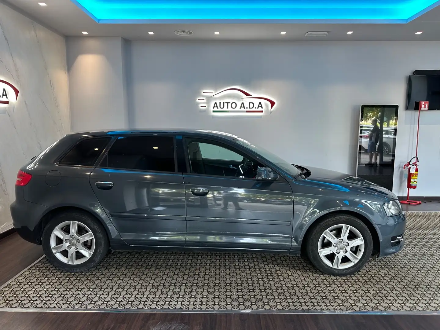 Audi A3 SPB 1.6 TDI 90 CV CR F.AP Ambiente Gris - 2