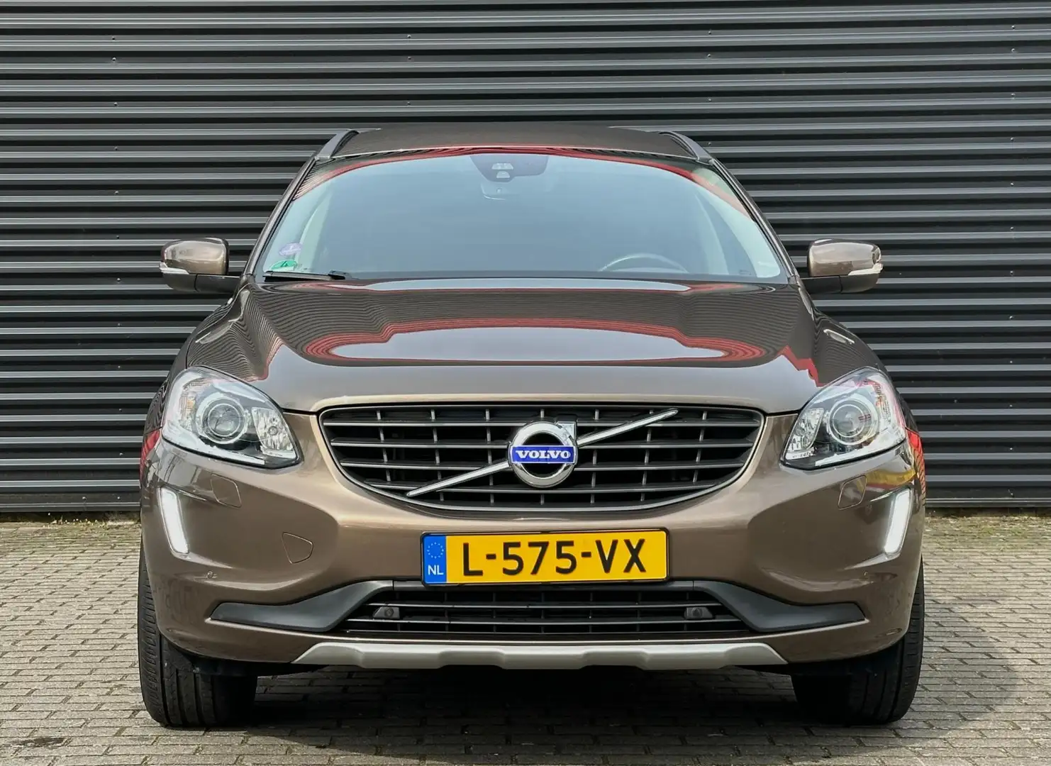 Volvo XC60 2.0 T5 FWD Summum | Automaat | Airconditioning | C Brown - 2