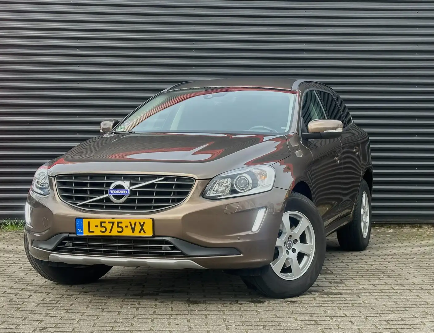 Volvo XC60 2.0 T5 FWD Summum | Automaat | Airconditioning | C Brown - 1