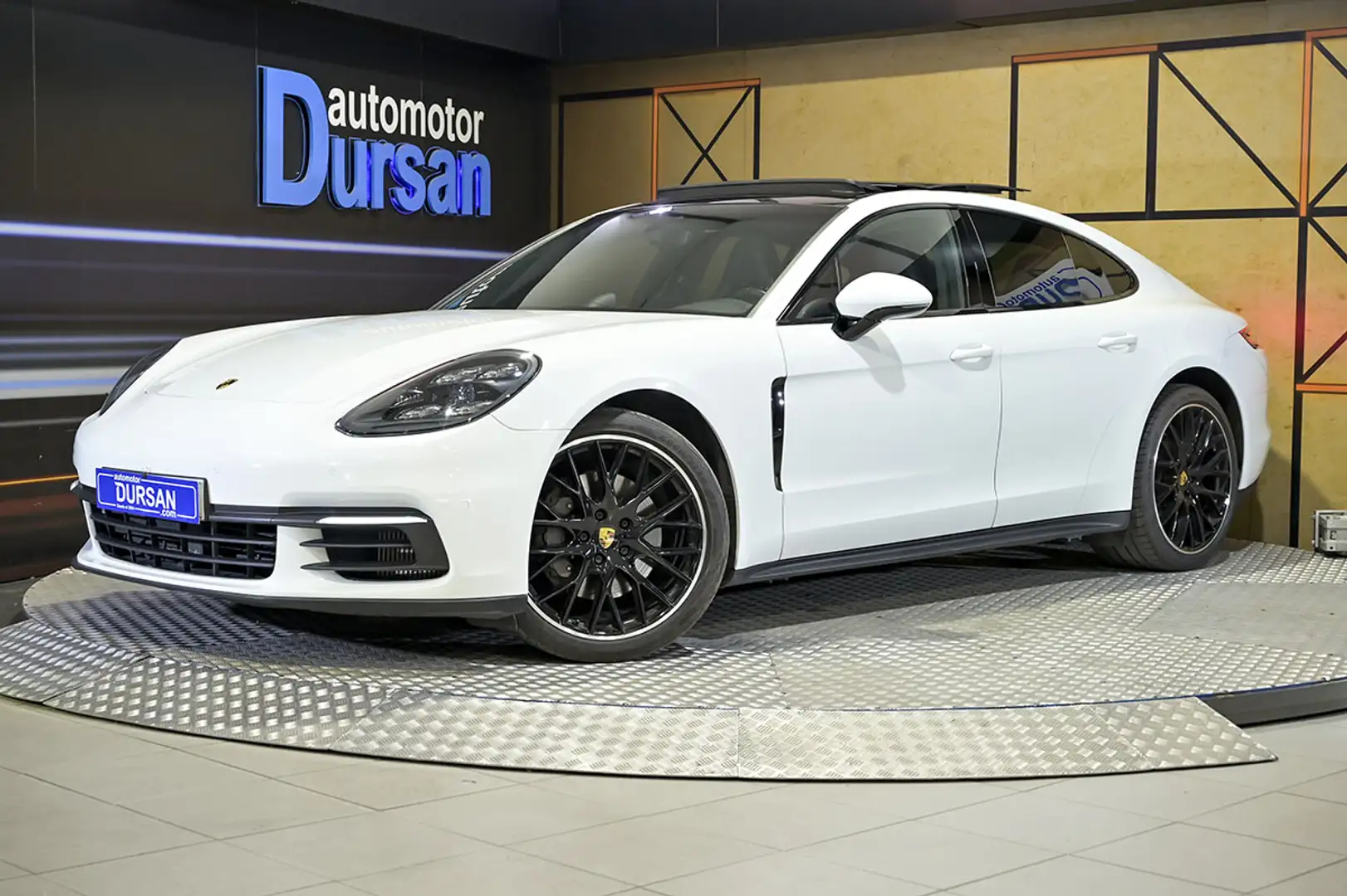 Porsche Panamera 4S - 1