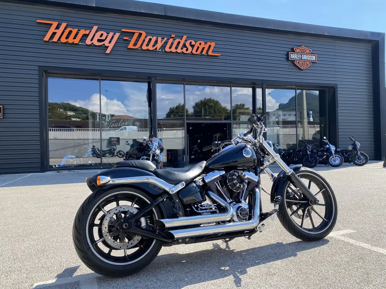 Harley-Davidson Breakout