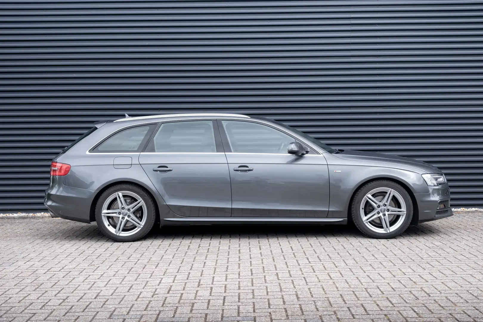 Audi A4 Avant 1.8 TFSI S Edition Grijs - 2
