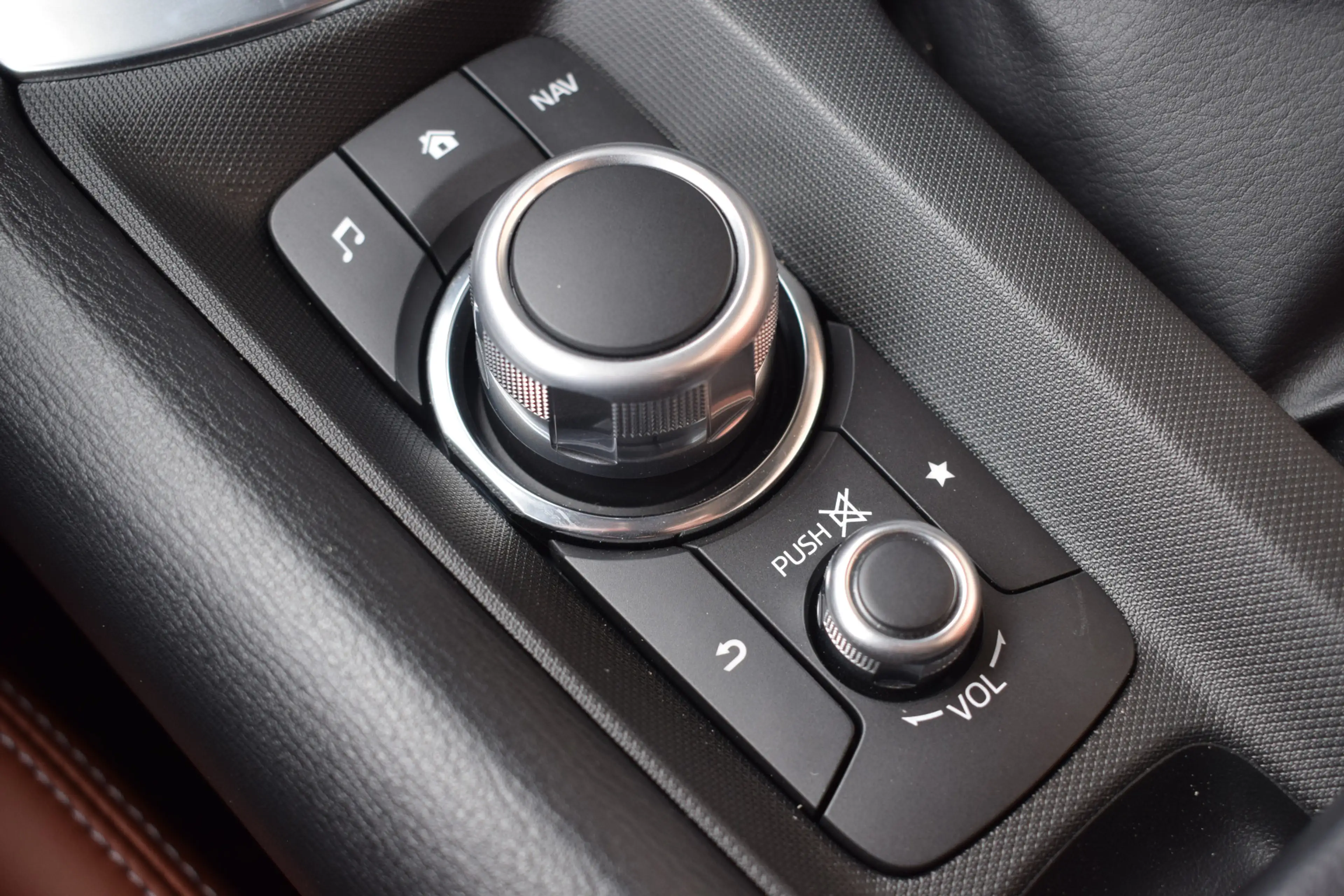 Mazda MX-5 2.0 SkyActiv-G 184 Kazari — photo 24