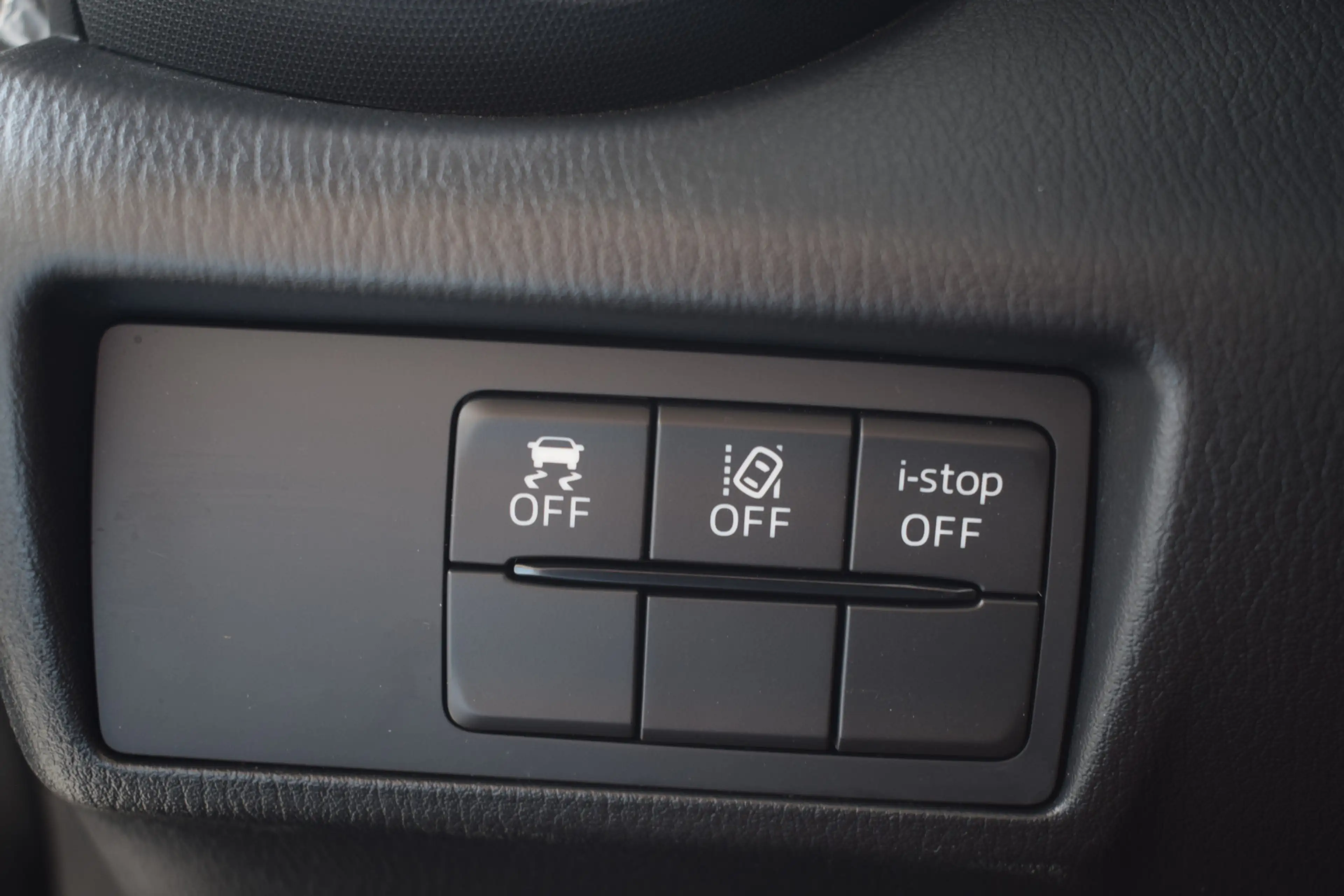 Mazda MX-5 2.0 SkyActiv-G 184 Kazari — photo 17