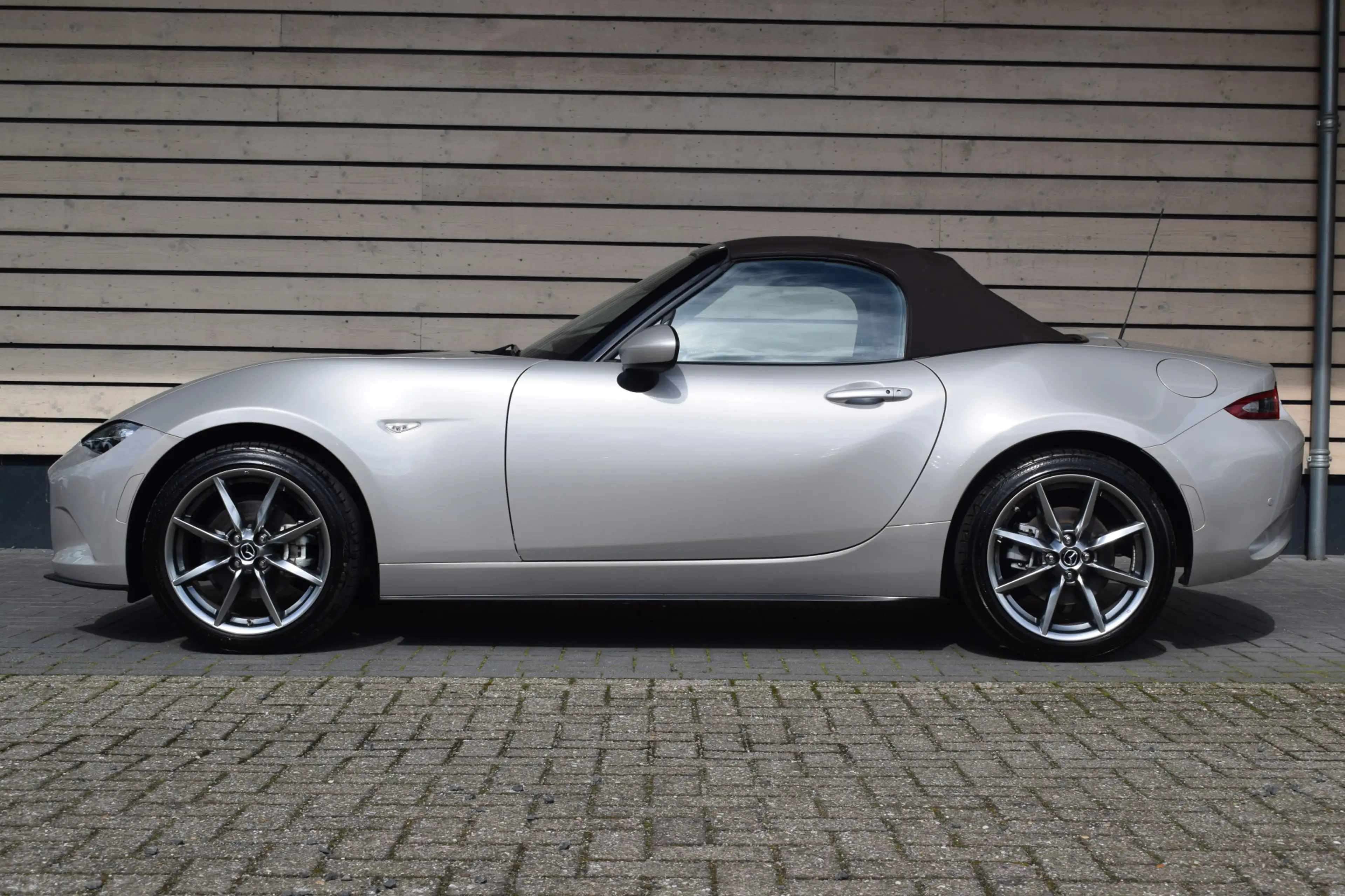 Mazda MX-5 2.0 SkyActiv-G 184 Kazari — photo 4