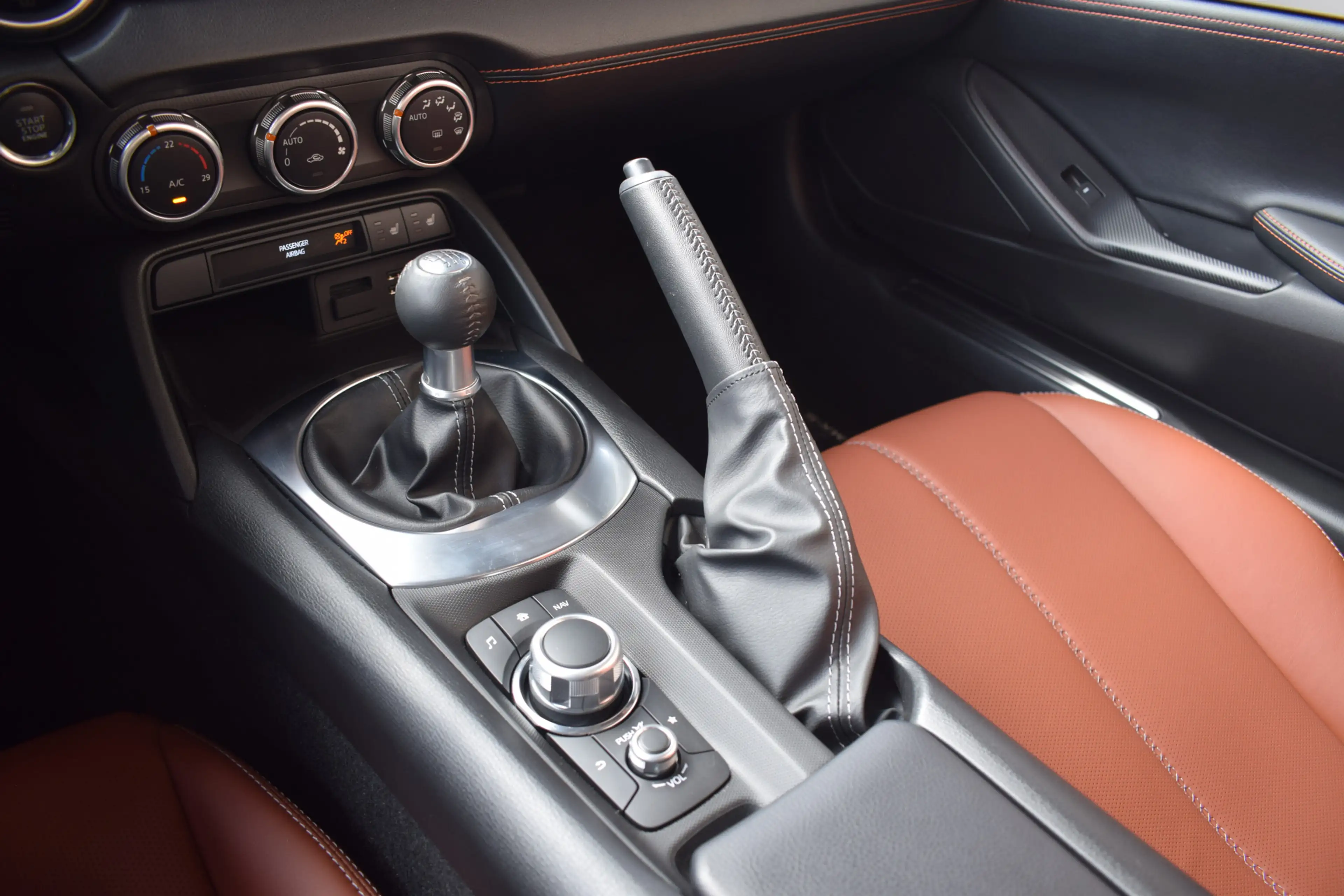 Mazda MX-5 2.0 SkyActiv-G 184 Kazari — photo 23