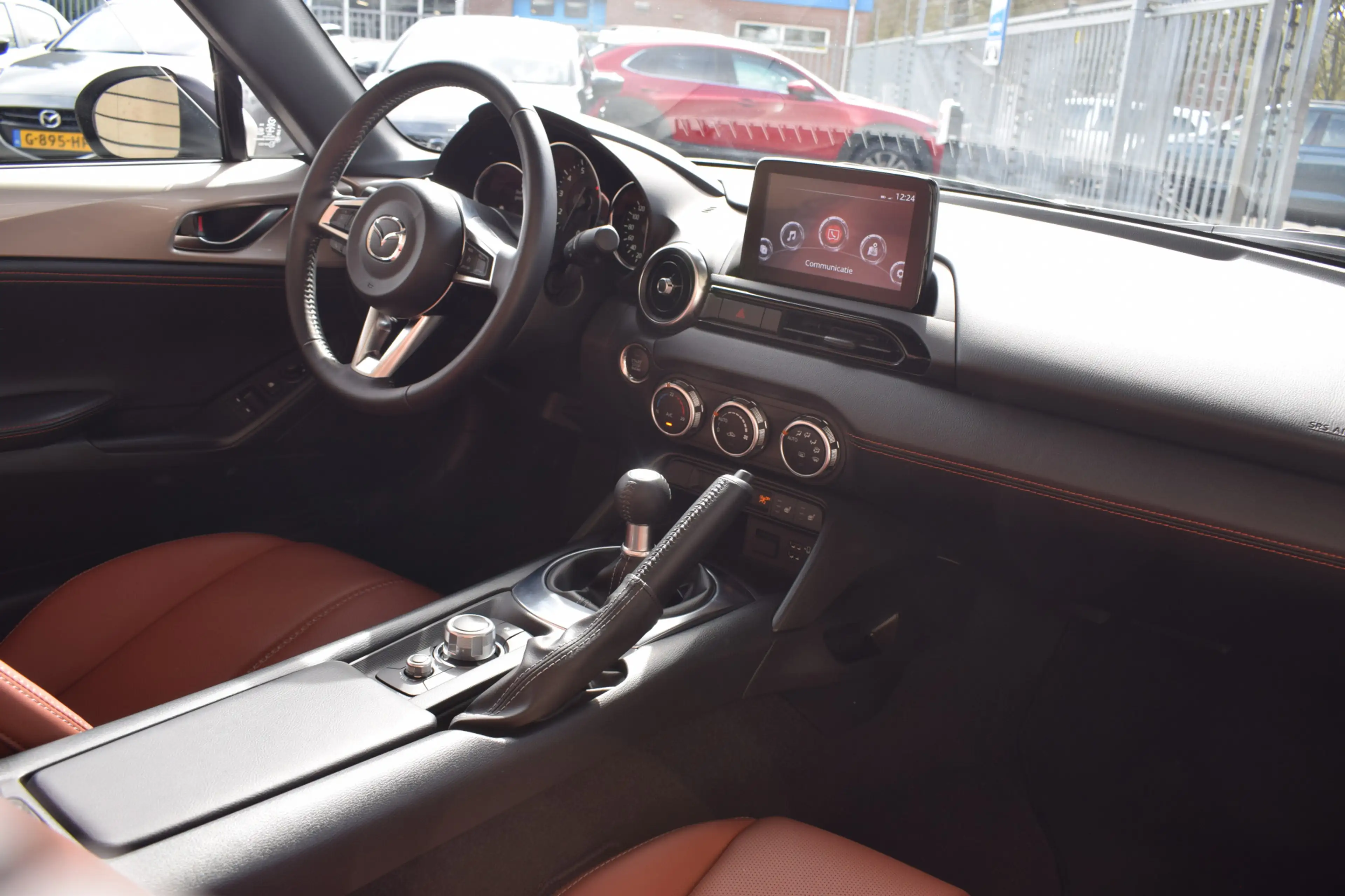 Mazda MX-5 2.0 SkyActiv-G 184 Kazari — photo 15