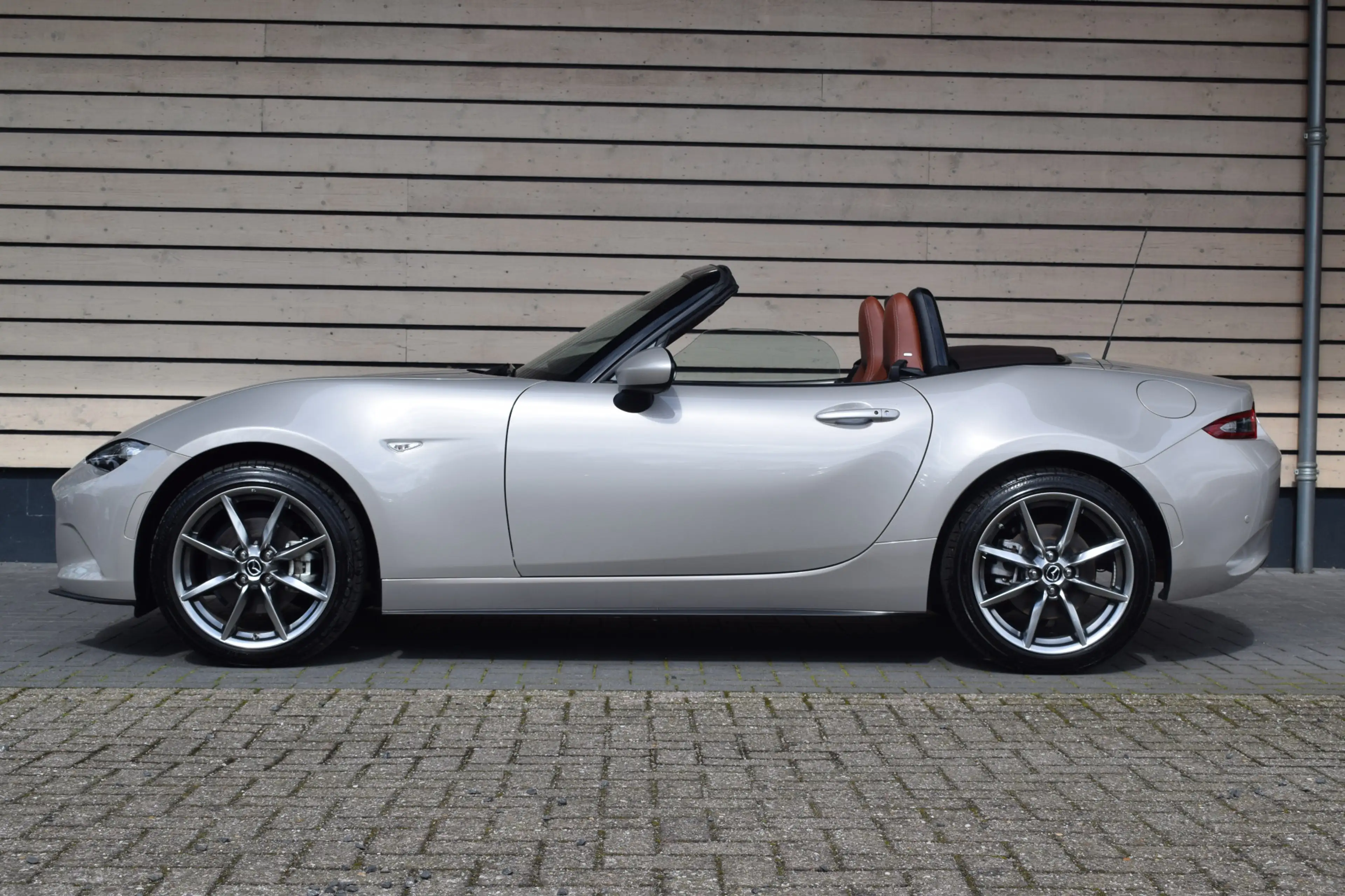 Mazda MX-5 2.0 SkyActiv-G 184 Kazari — photo 3