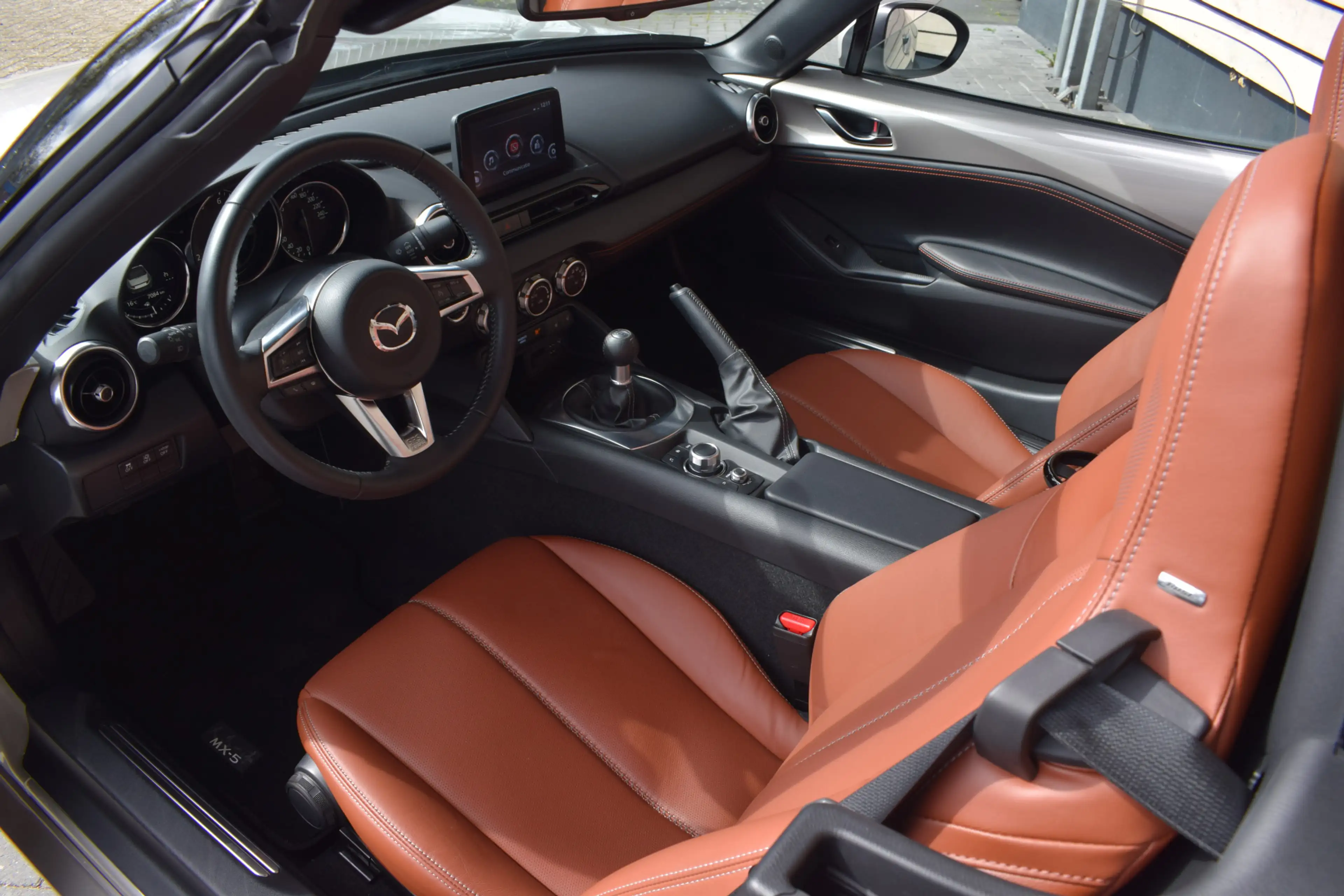 Mazda MX-5 2.0 SkyActiv-G 184 Kazari — photo 11