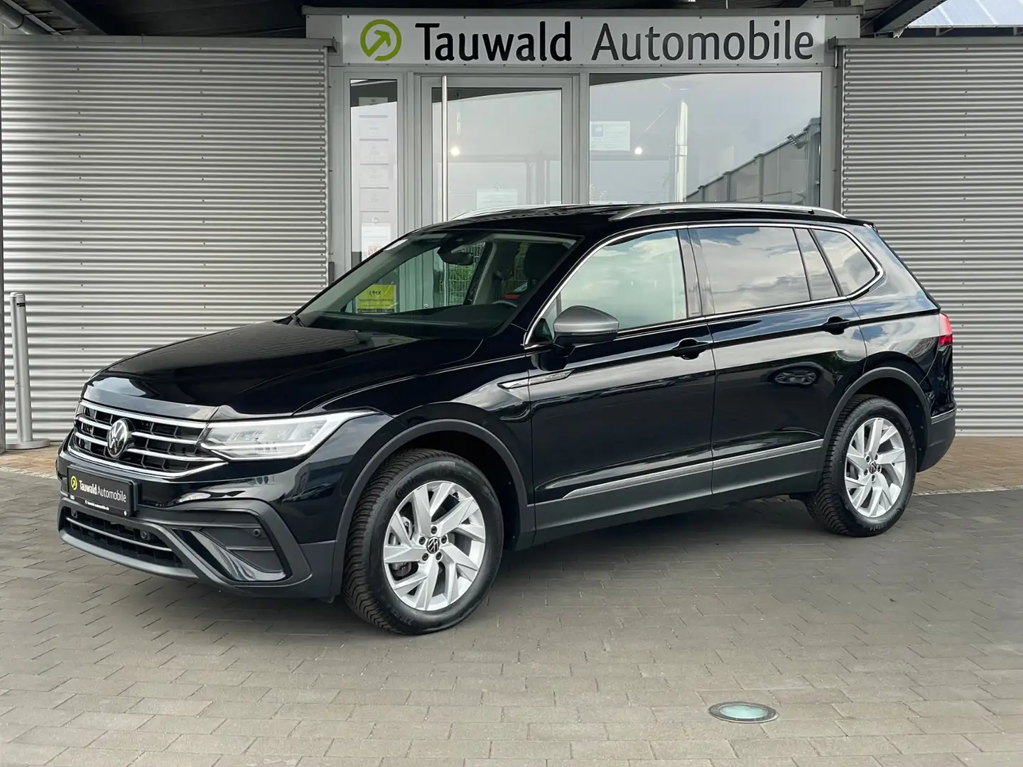 Volkswagen Tiguan Allspace 2.0 TDI DSG Life 7-S/AHK/RFK Schwarz - 2