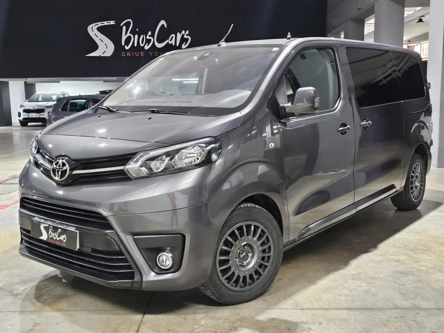 Toyota Proace Shuttle Medio 2.0D 9pl. Active+ 2PL 150 Gris - 1