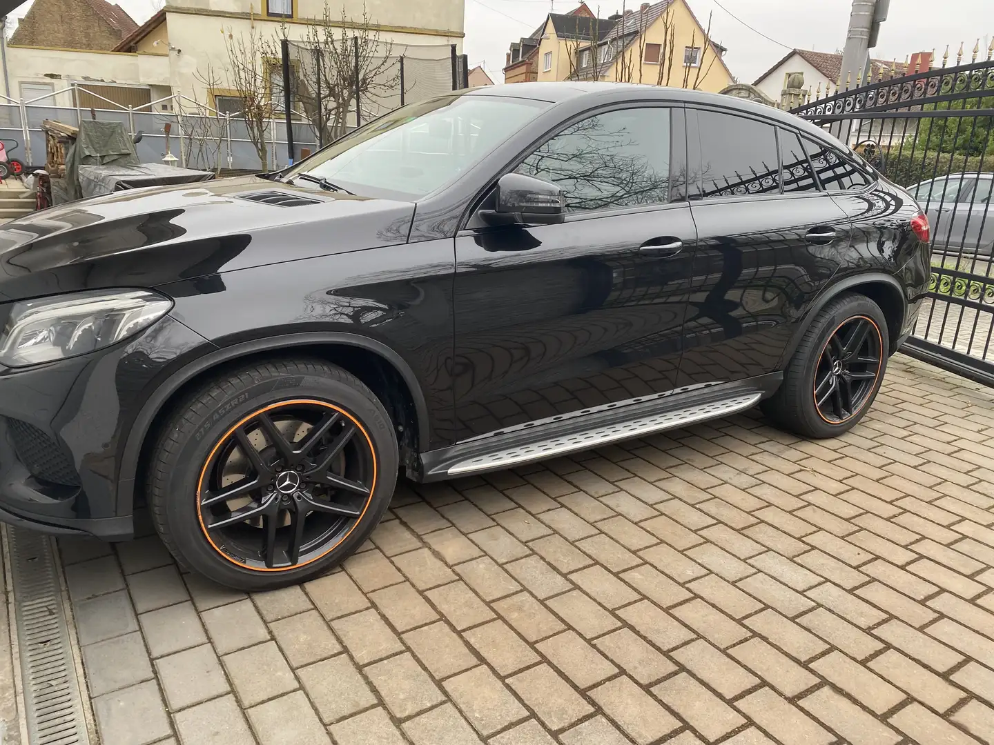 Mercedes-Benz GLE 43 AMG AMG GLE 43 Coupe 4M 9G-TRONIC Exclusive Schwarz - 1