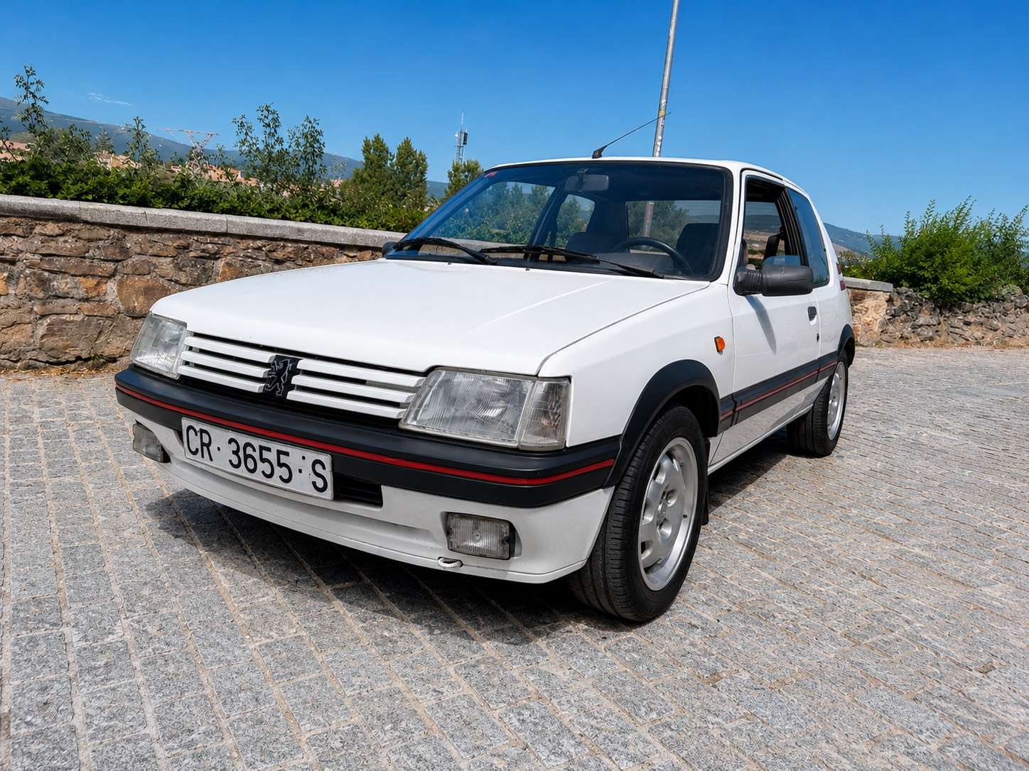 Peugeot 205 1.9 GTI - foto 1