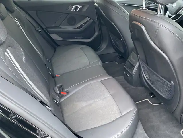 BMW 1 Series view 6