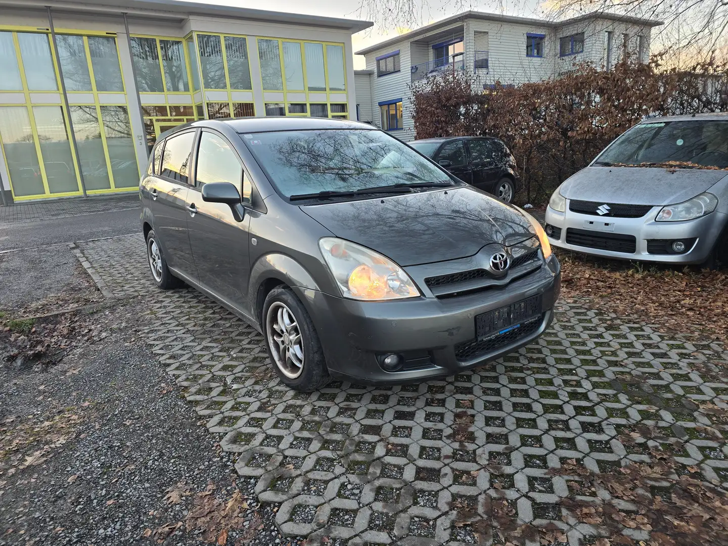 Toyota Corolla Verso ... Ist nur für Export.... Grau - 2