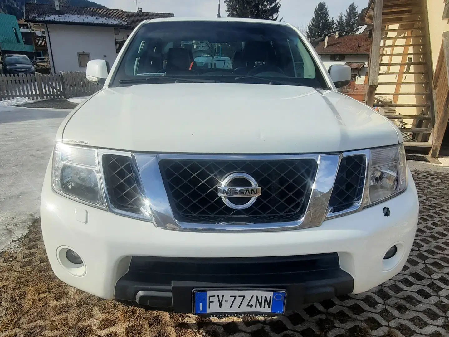 Nissan Navara Navara 2.5 dci d.cab LE Platinum Beyaz - 1