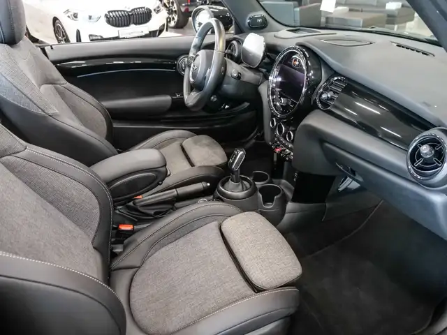 Mini Convertible view 11