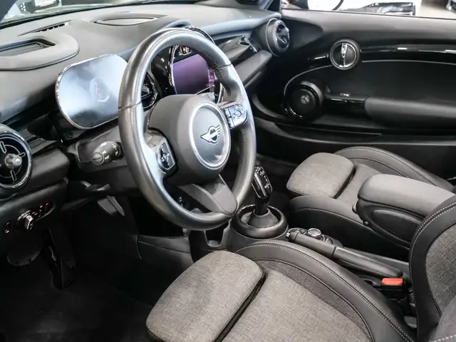 Mini Convertible view 7