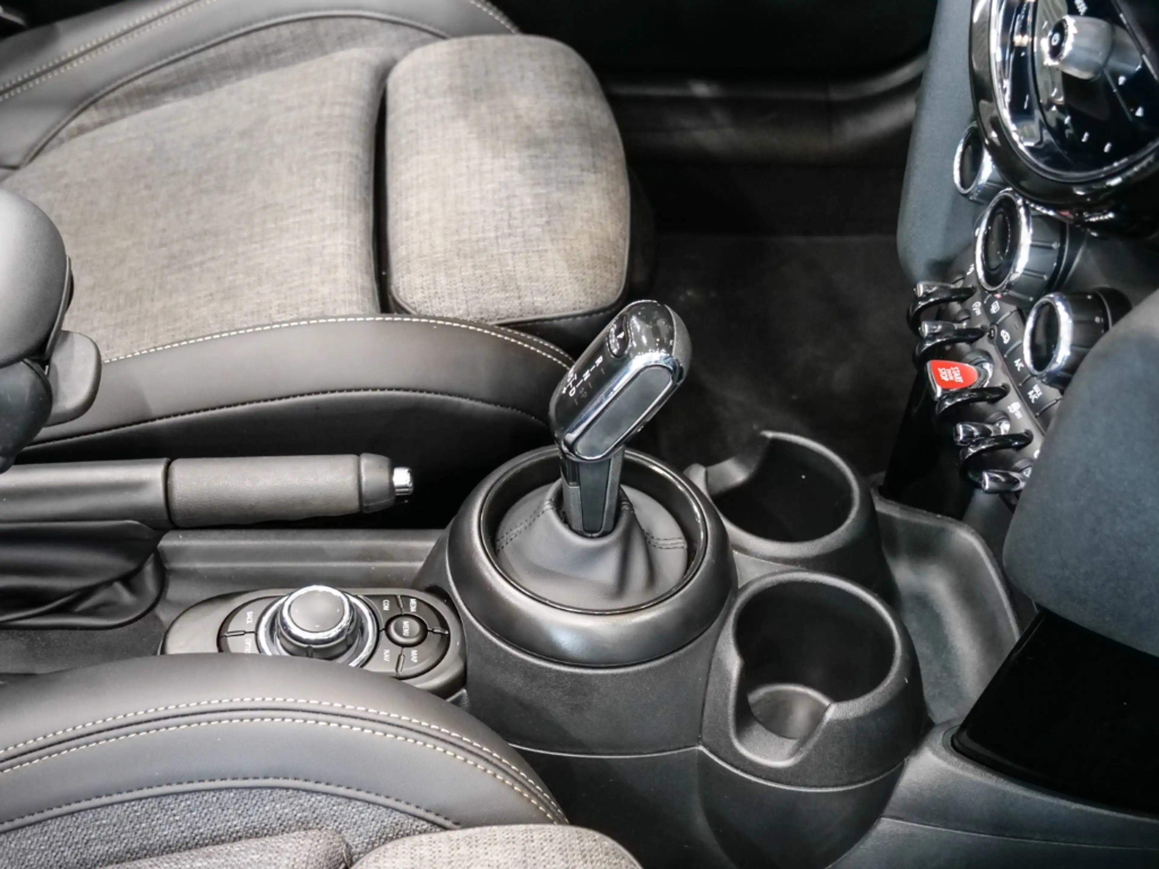 MINI Cooper Cabrio Classic Trim EU6d Park-Assistent El. Verdeck Digit — photo 14