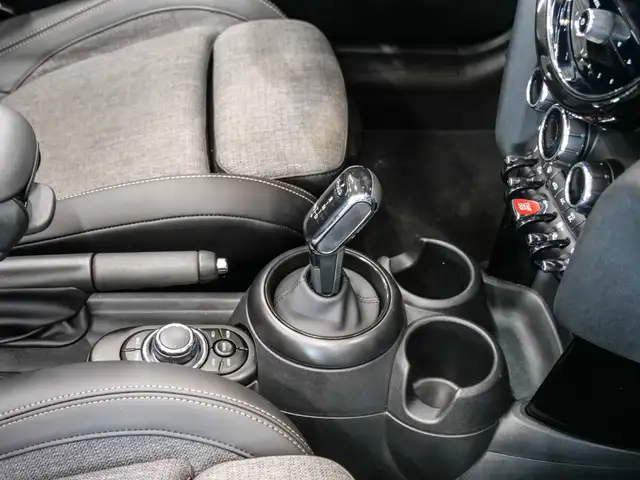 Mini Convertible view 14