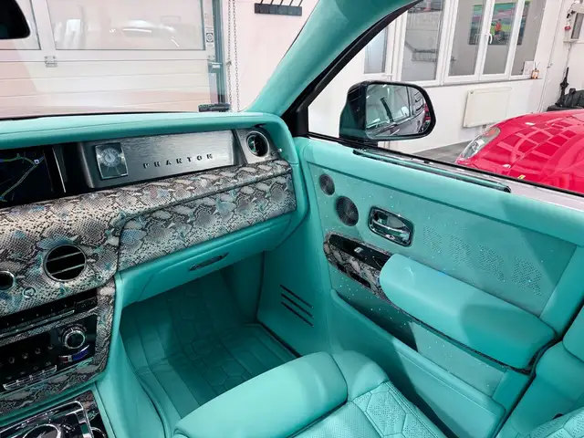 Rolls-Royce Phantom 6.8 V12 MSY-Style Bespoke Carbon TiffanyBlue Ansicht 30