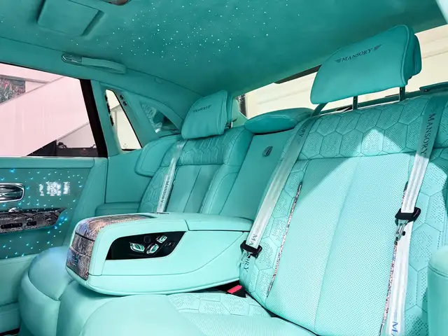 Rolls-Royce Phantom 6.8 V12 MSY-Style Bespoke Carbon TiffanyBlue Ansicht 36