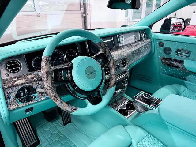 Rolls-Royce Phantom 6.8 V12 MSY-Style Bespoke Carbon TiffanyBlue Ansicht 23