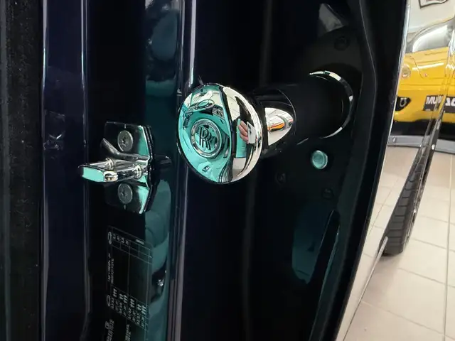 Rolls-Royce Phantom 6.8 V12 MSY-Style Bespoke Carbon TiffanyBlue Ansicht 41