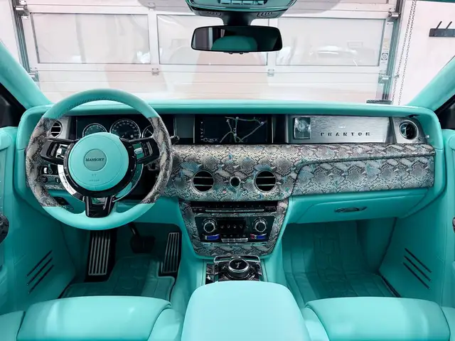 Rolls-Royce Phantom 6.8 V12 MSY-Style Bespoke Carbon TiffanyBlue Ansicht 28