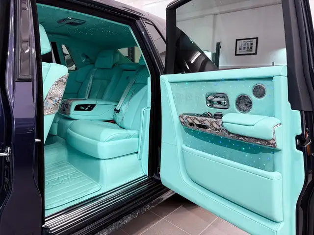 Rolls-Royce Phantom 6.8 V12 MSY-Style Bespoke Carbon TiffanyBlue Ansicht 35