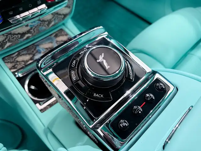 Rolls-Royce Phantom 6.8 V12 MSY-Style Bespoke Carbon TiffanyBlue Ansicht 43