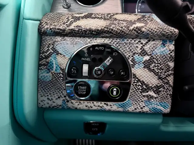 Rolls-Royce Phantom 6.8 V12 MSY-Style Bespoke Carbon TiffanyBlue Ansicht 44